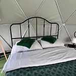 Luxussátor Glamping Stodola Sfera *