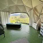 Glamping Stodola Sfera 豪华帐篷 *